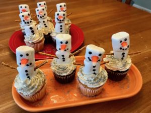Simple & Sweet Snowman Cupcakes